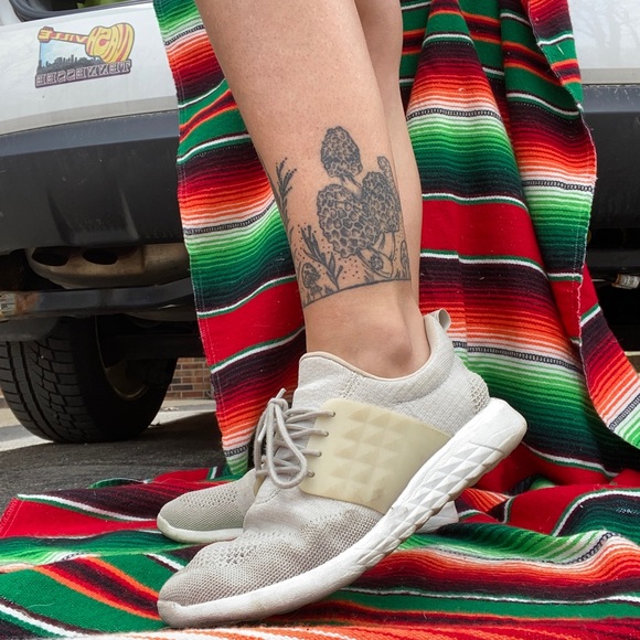 tan sneakers - Picture 2 of 4